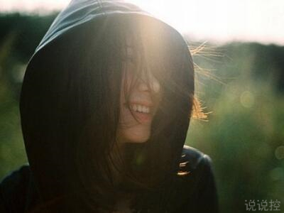 有个性的说说：念旧的人都是心中布满尘埃，却不舍得擦