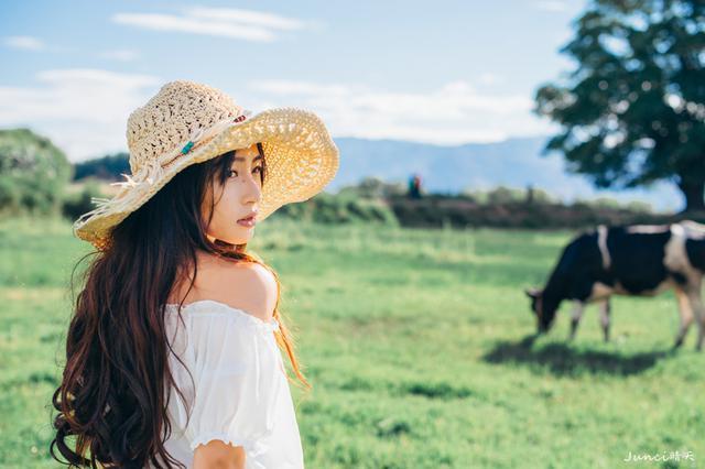女生超拽说说：我长得不漂亮，但是未必能看得上你