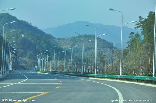 关于马路的说说 形容马路的说说