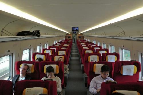 坐高铁发什么说说 坐在高铁上发啥说说好