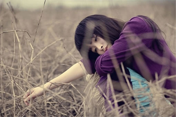 受了爱情的伤后，女生专用的伤感QQ个性签名说说合集