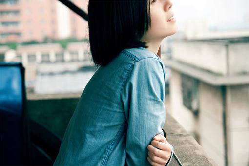 表达一个人伤心的句子 表达一个人伤心的说说